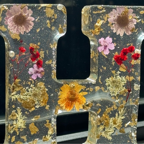 Custom Resin Letter “H” with Real Flowers and Gold Flakes - Picture 3 of 7